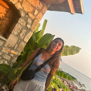 Meet your Posher, Vasilika